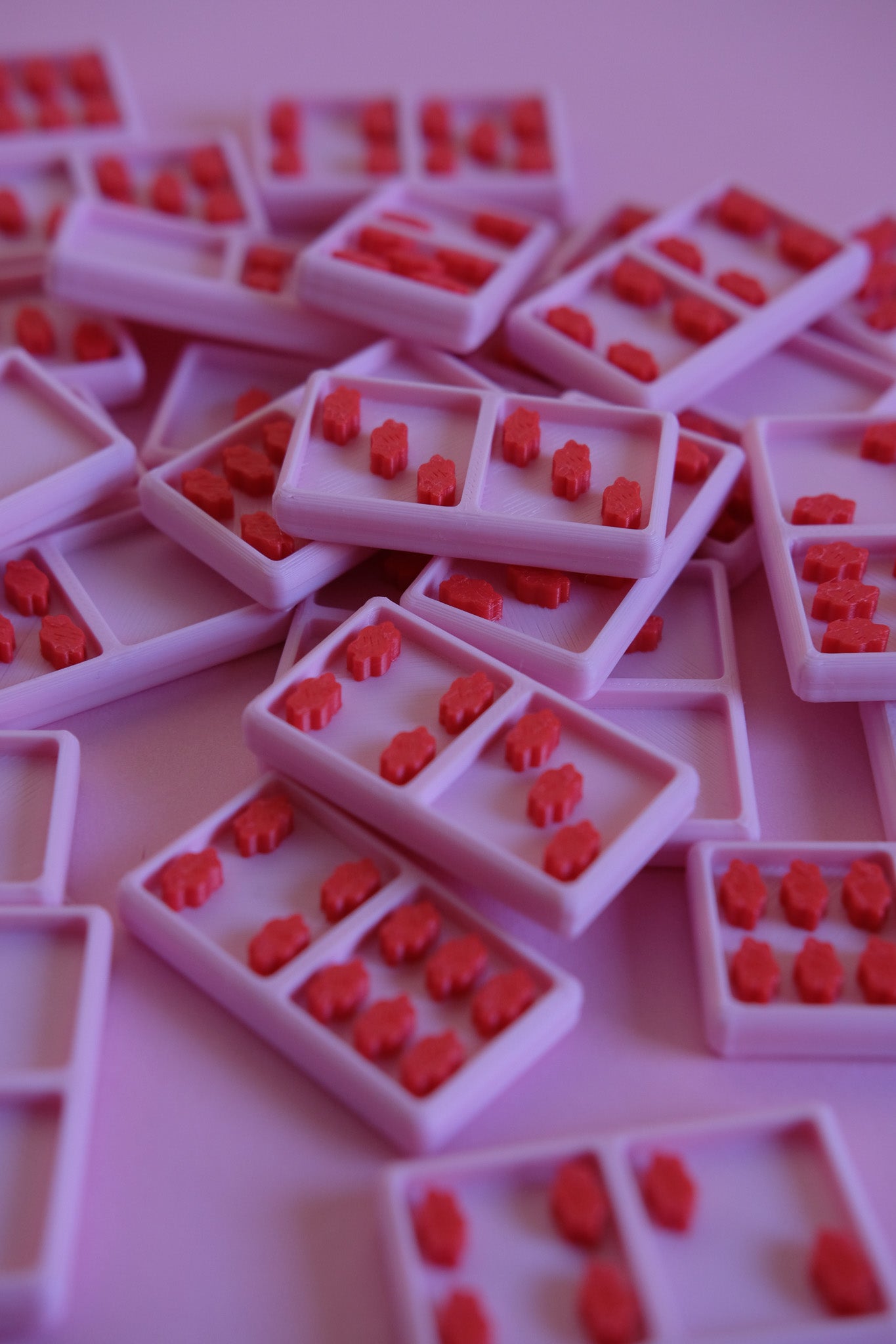 Kiki Dominoes (Rose - Cherry Red)