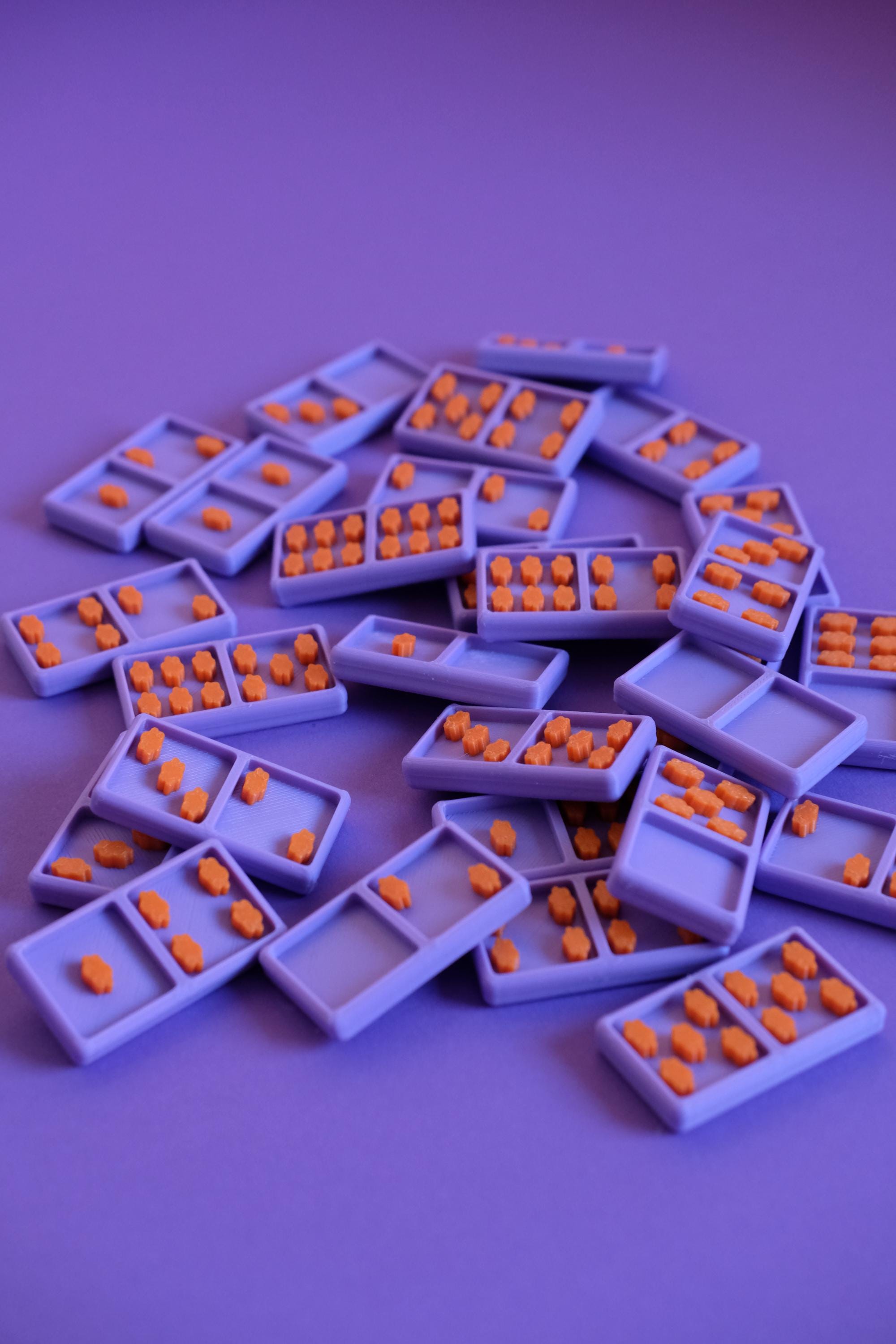 Kiki Dominoes